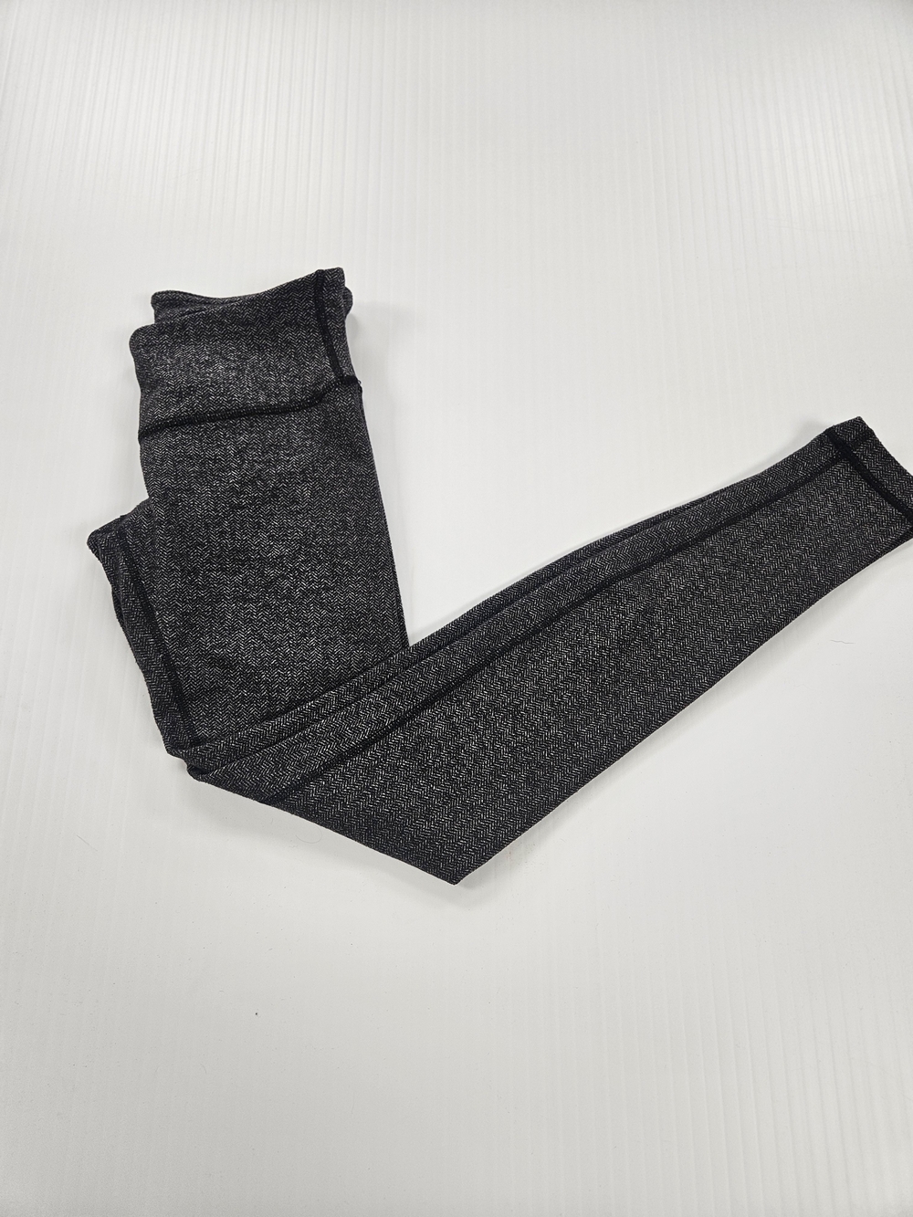 lululemon athletica Black and White Heathered Legging/Top Detail